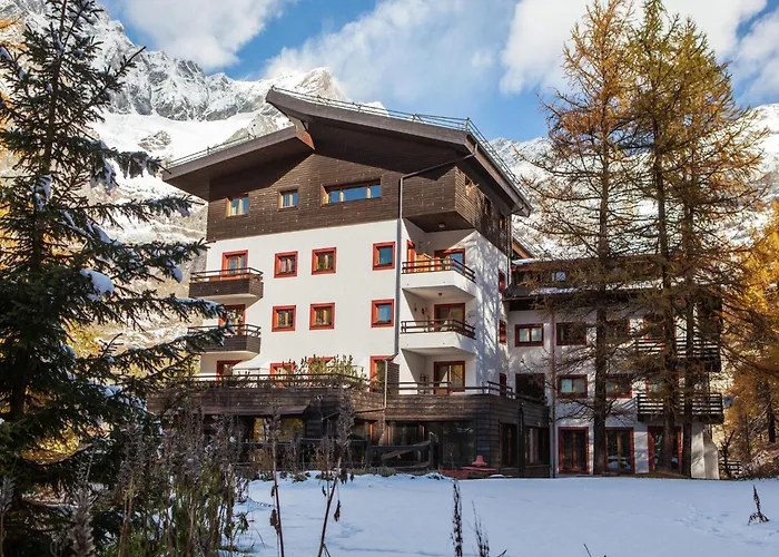 Contemporary In Near Area ブレウイル・チェルヴィナイア