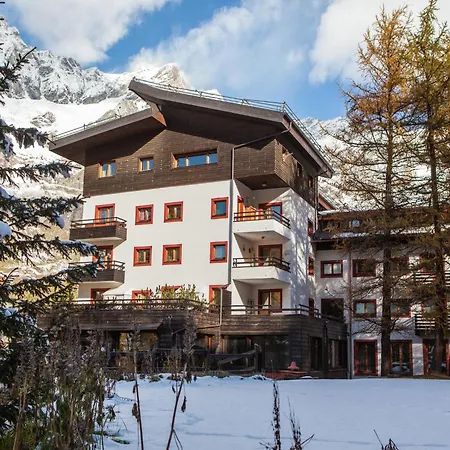 Contemporary In Near Area 布勒伊-切尔维尼亚