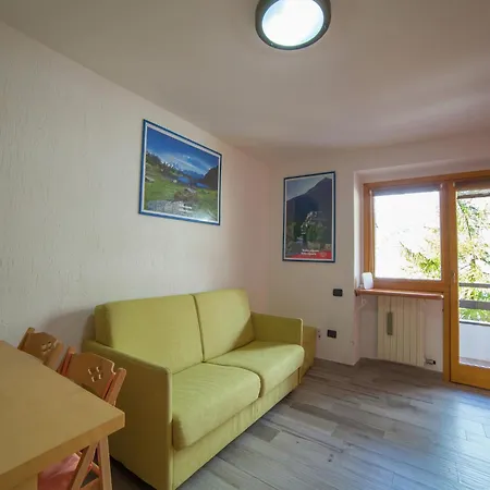 Contemporary In Near Area 布勒伊-切尔维尼亚